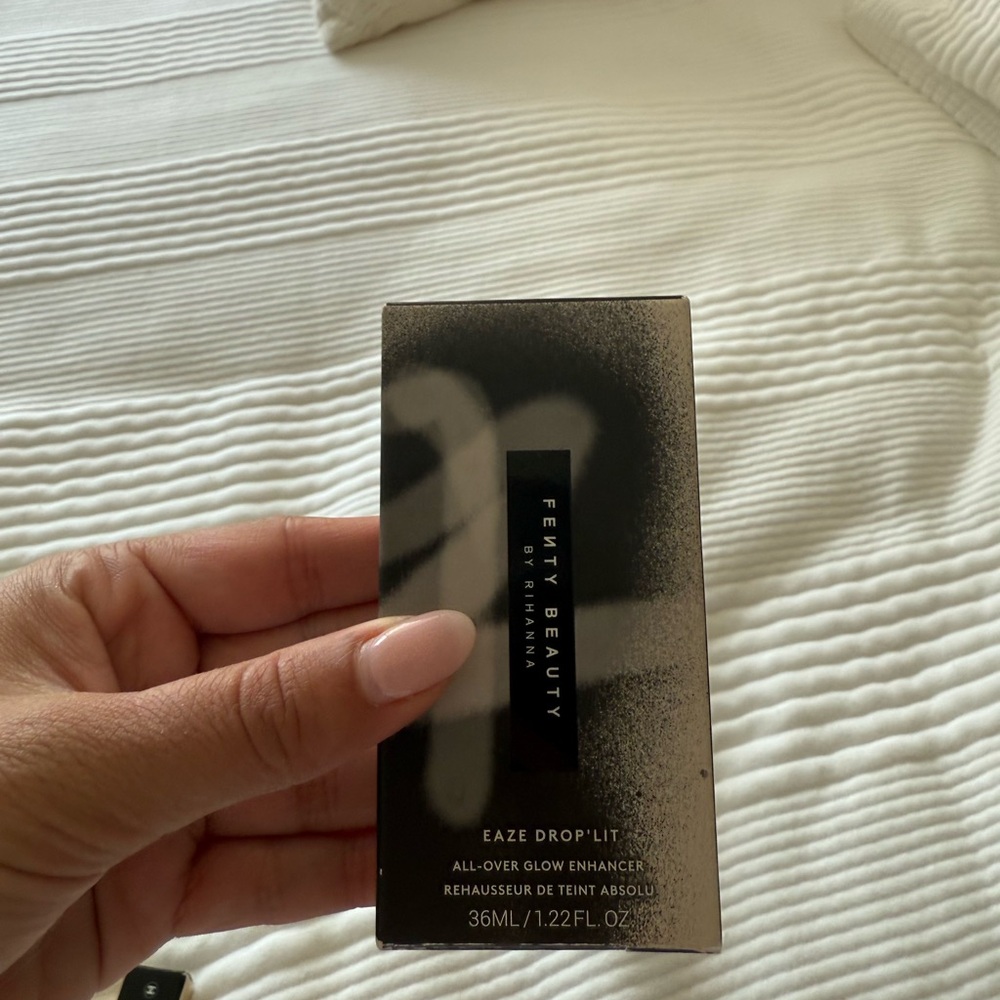 Fenty Beauty Eaze Drop Lit Glow Enhancer - Black and White